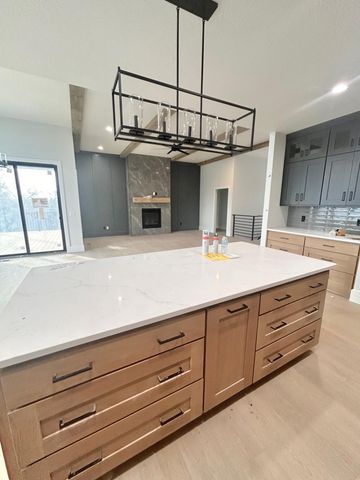 6198 S Holland Avenue, Springfield, MO 65810