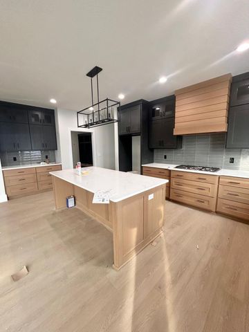 6198 S Holland Avenue, Springfield, MO 65810