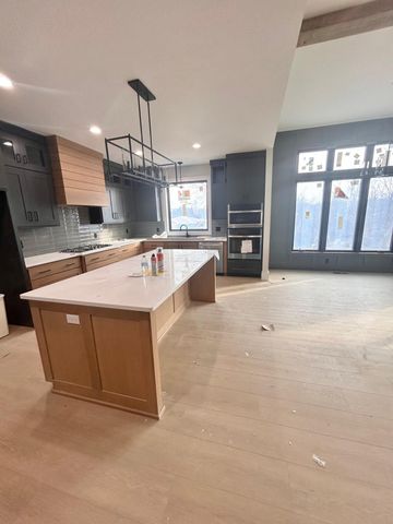 6198 S Holland Avenue, Springfield, MO 65810