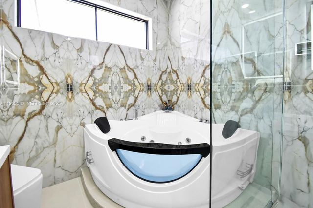 15846 SW 49th St, Southwest Ranches, FL 33331