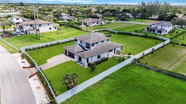 15846 SW 49th St, Southwest Ranches, FL 33331