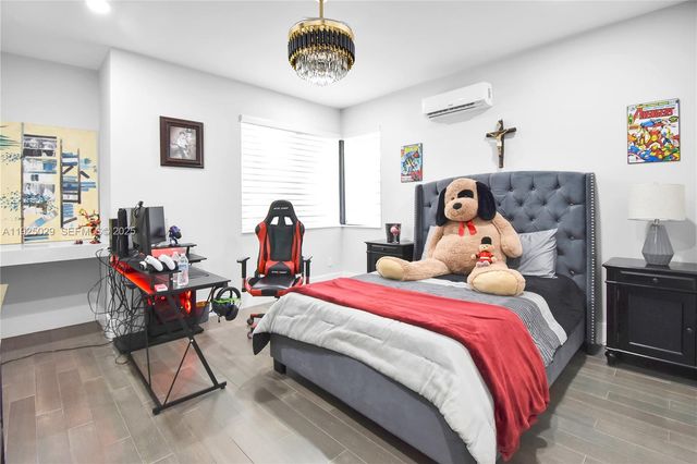 15846 SW 49th St, Southwest Ranches, FL 33331