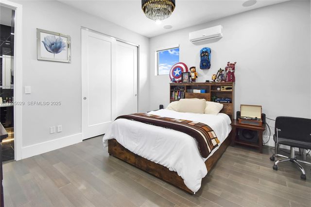 15846 SW 49th St, Southwest Ranches, FL 33331