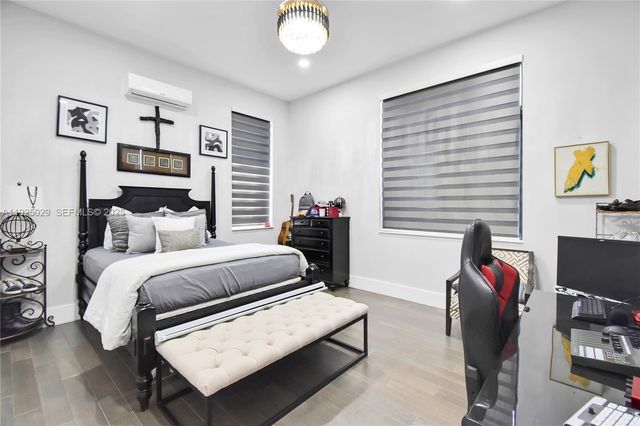 15846 SW 49th St, Southwest Ranches, FL 33331