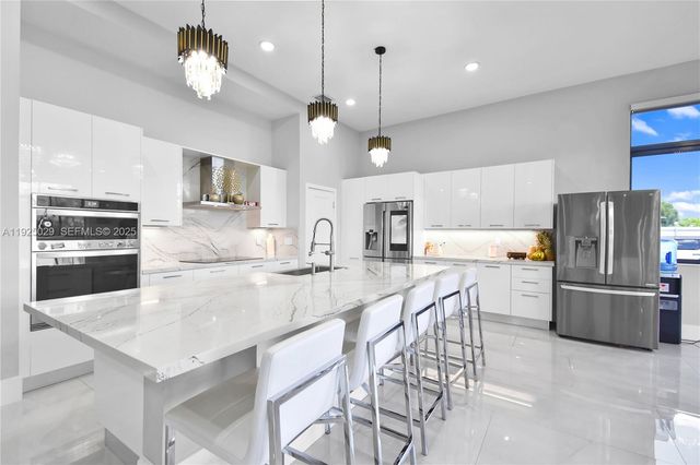 15846 SW 49th St, Southwest Ranches, FL 33331