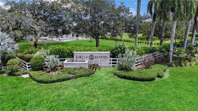 15846 SW 49th St, Southwest Ranches, FL 33331