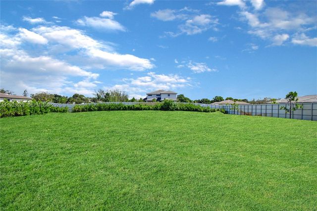 15846 SW 49th St, Southwest Ranches, FL 33331