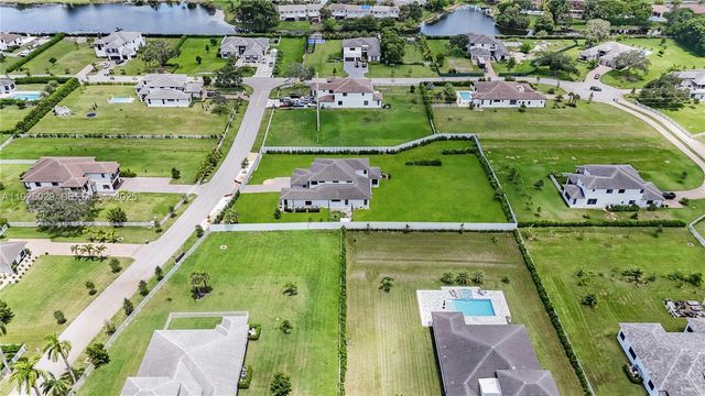 15846 SW 49th St, Southwest Ranches, FL 33331