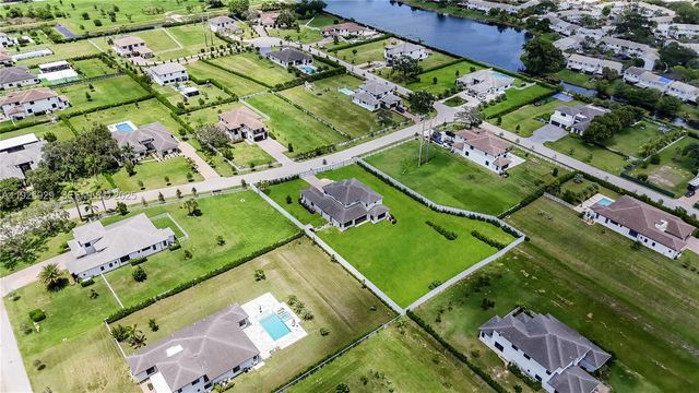15846 SW 49th St, Southwest Ranches, FL 33331