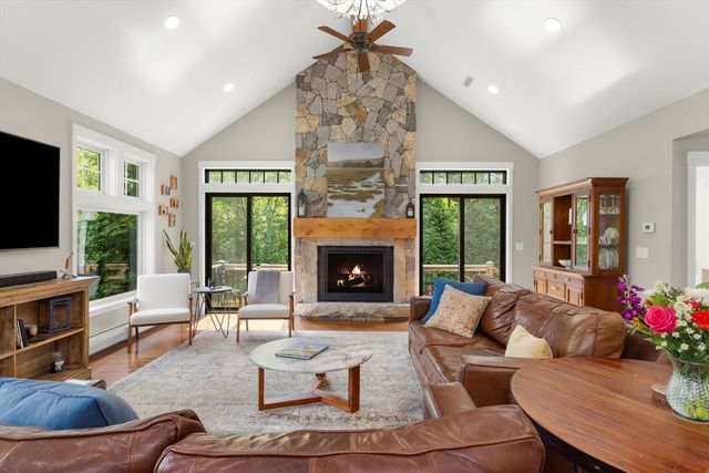 57 Candlewood Dr, Topsfield, MA 01983