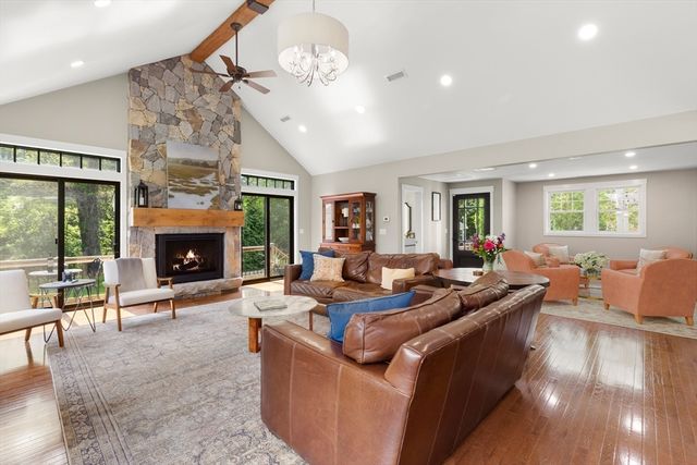57 Candlewood Dr, Topsfield, MA 01983