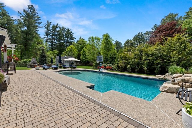 57 Candlewood Dr, Topsfield, MA 01983