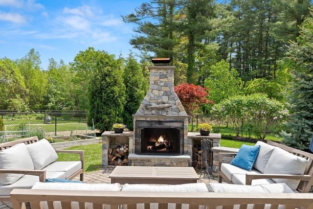 57 Candlewood Dr, Topsfield, MA 01983
