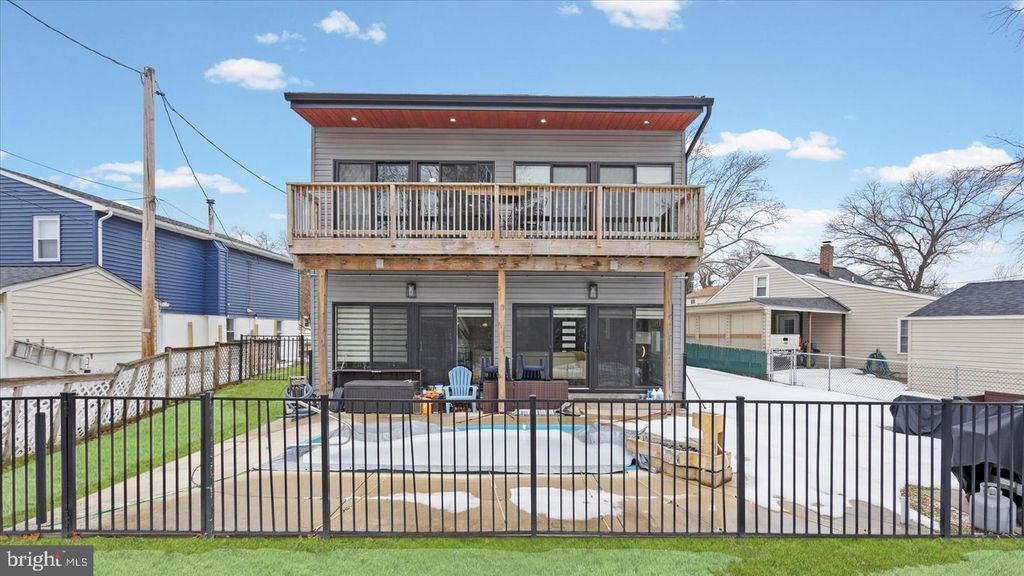 Image 12 of property listing at 3145 BAYBRIAR RD, Dundalk, MD 21222