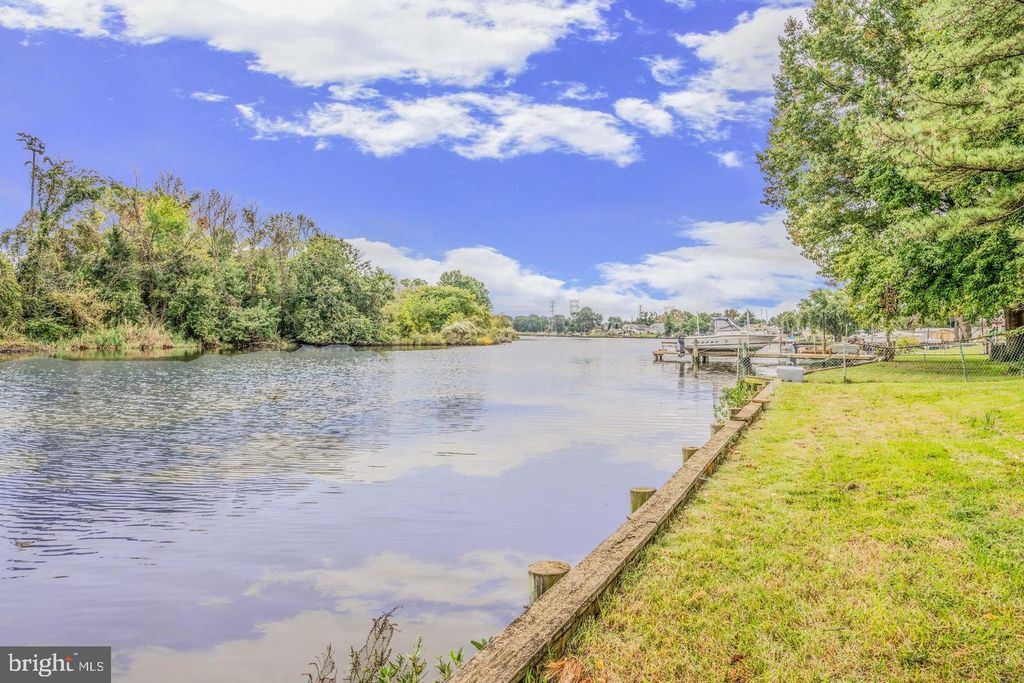 Image 16 of property listing at 3145 BAYBRIAR RD, Dundalk, MD 21222