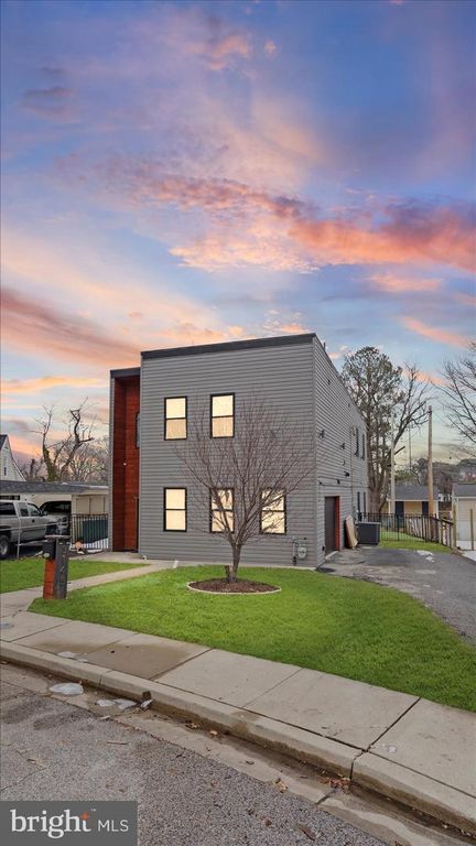 Image 2 of property listing at 3145 BAYBRIAR RD, Dundalk, MD 21222