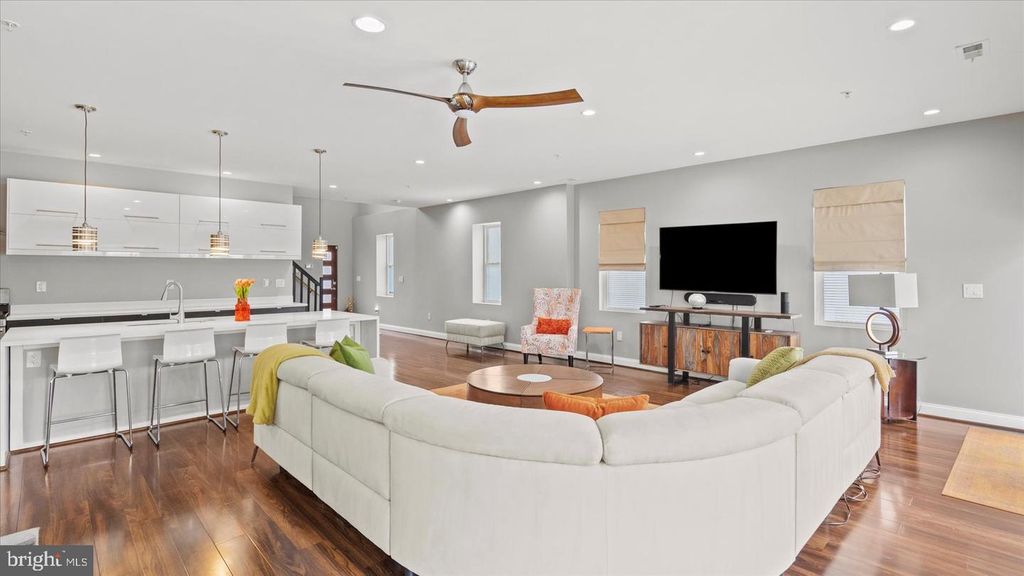 Image 27 of property listing at 3145 BAYBRIAR RD, Dundalk, MD 21222