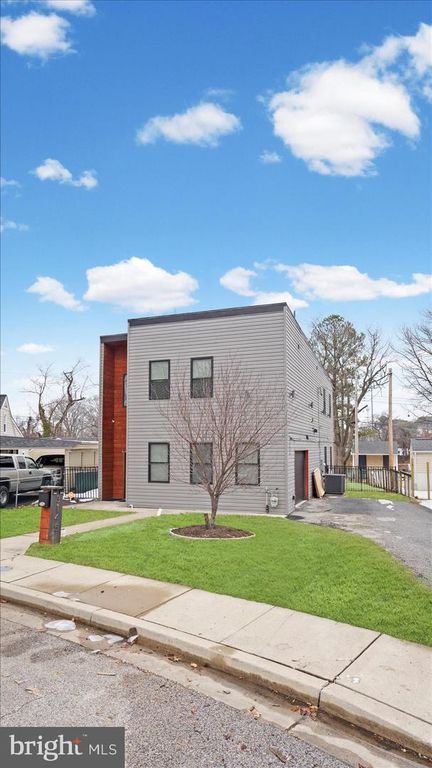 Image 8 of property listing at 3145 BAYBRIAR RD, Dundalk, MD 21222