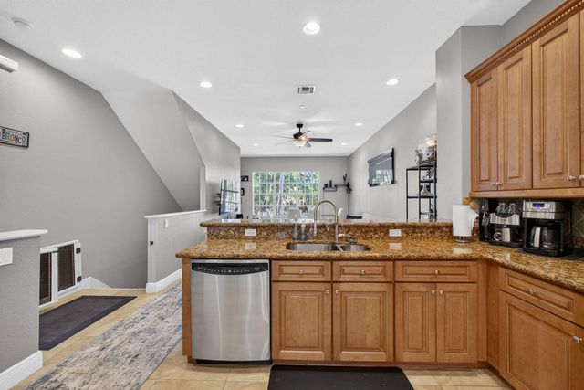 4710 Artesa Way E, Palm Beach Gardens, FL 33418