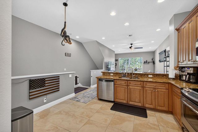 4710 Artesa Way E, Palm Beach Gardens, FL 33418