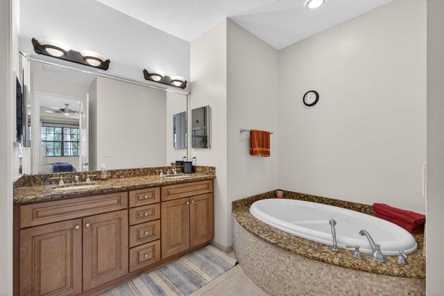 4710 Artesa Way E, Palm Beach Gardens, FL 33418
