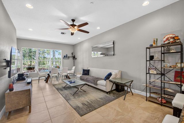 4710 Artesa Way E, Palm Beach Gardens, FL 33418