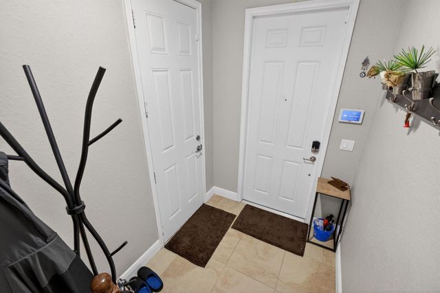 4710 Artesa Way E, Palm Beach Gardens, FL 33418