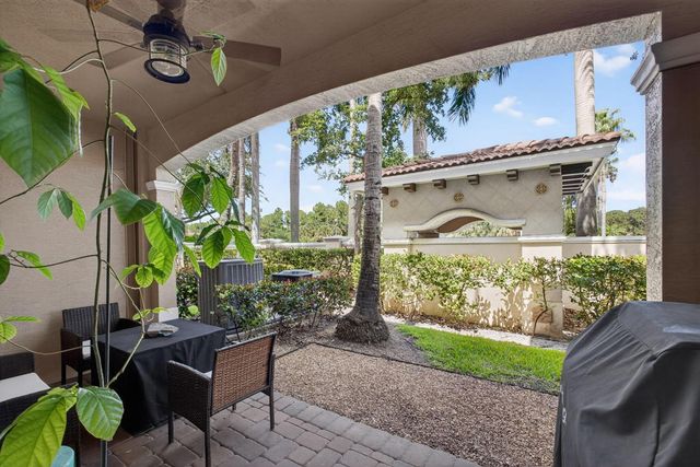 4710 Artesa Way E, Palm Beach Gardens, FL 33418