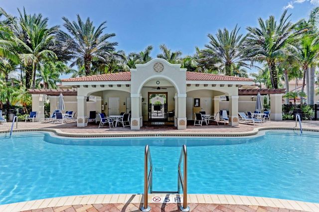 4710 Artesa Way E, Palm Beach Gardens, FL 33418