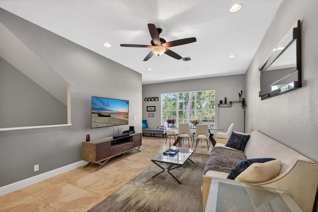 4710 Artesa Way E, Palm Beach Gardens, FL 33418