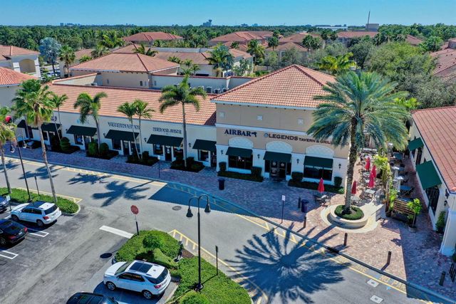 4710 Artesa Way E, Palm Beach Gardens, FL 33418