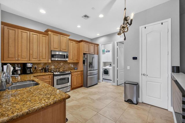 4710 Artesa Way E, Palm Beach Gardens, FL 33418