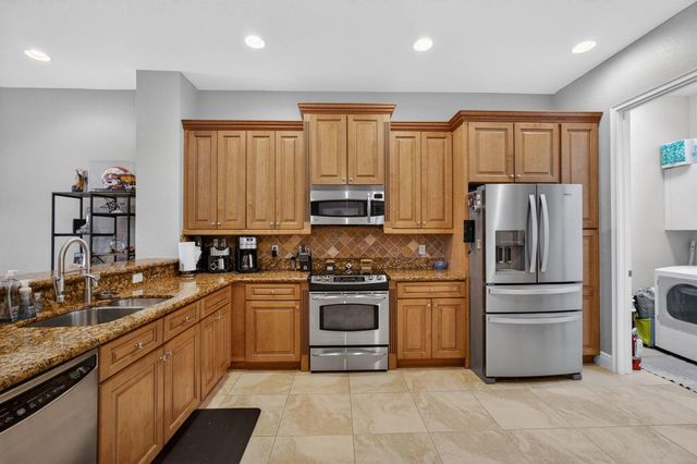 4710 Artesa Way E, Palm Beach Gardens, FL 33418