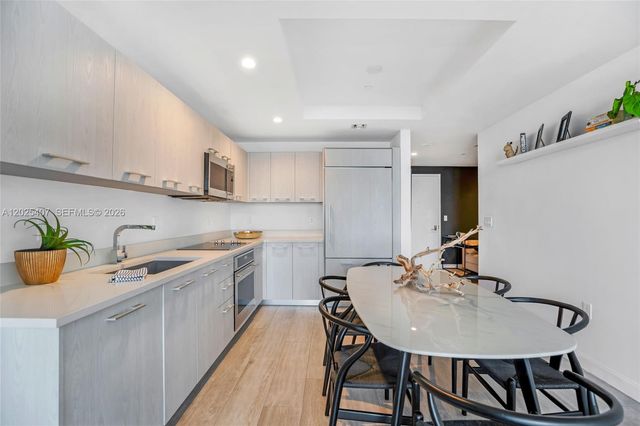 55 SW 9th St 3205, Miami, FL 33130