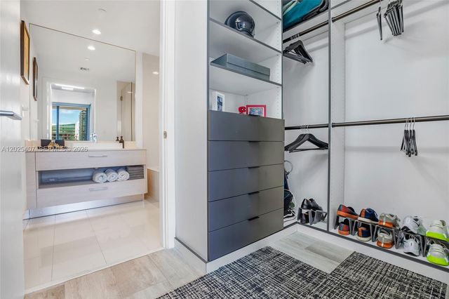 55 SW 9th St 3205, Miami, FL 33130