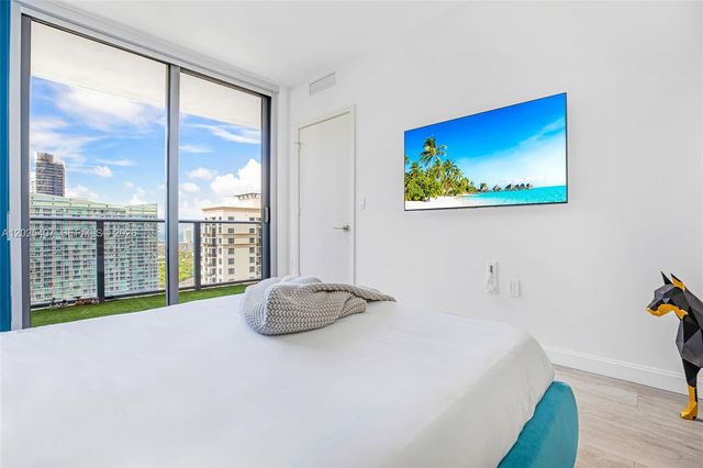 55 SW 9th St 3205, Miami, FL 33130