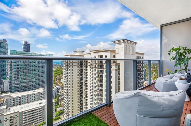55 SW 9th St 3205, Miami, FL 33130