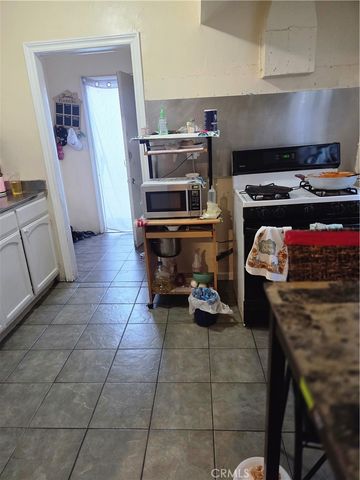 6605 West, Inglewood, CA 90302