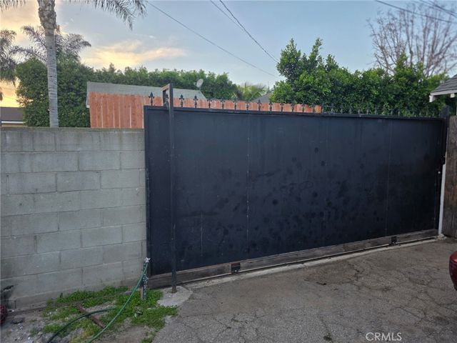 6605 West, Inglewood, CA 90302