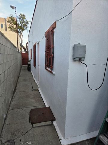 6605 West, Inglewood, CA 90302