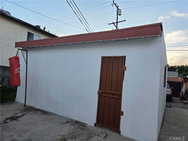 6605 West, Inglewood, CA 90302