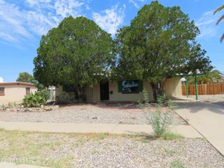 5823 E 18th Street, Tucson, AZ 85711
