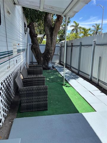 12500 NW 22nd Ave 1, Miami, FL 33167