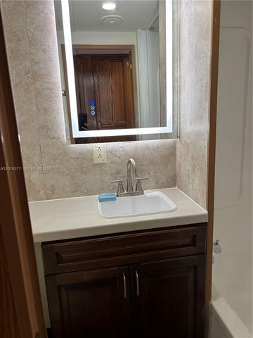 12500 NW 22nd Ave 1, Miami, FL 33167