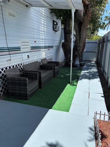 12500 NW 22nd Ave 1, Miami, FL 33167