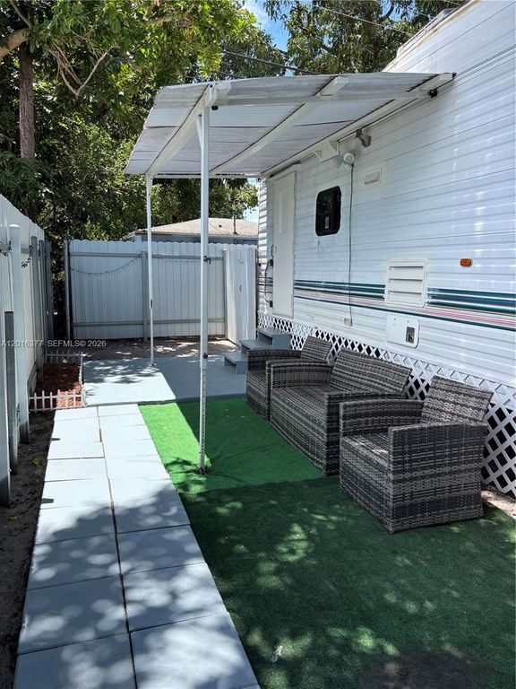 12500 NW 22nd Ave 1, Miami, FL 33167
