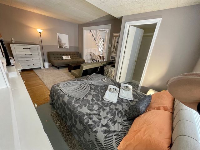 35 Iowa St, Worcester, MA 01602