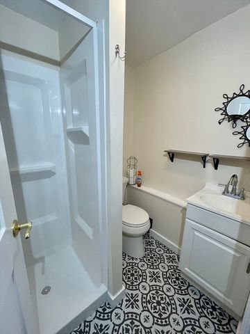35 Iowa St, Worcester, MA 01602