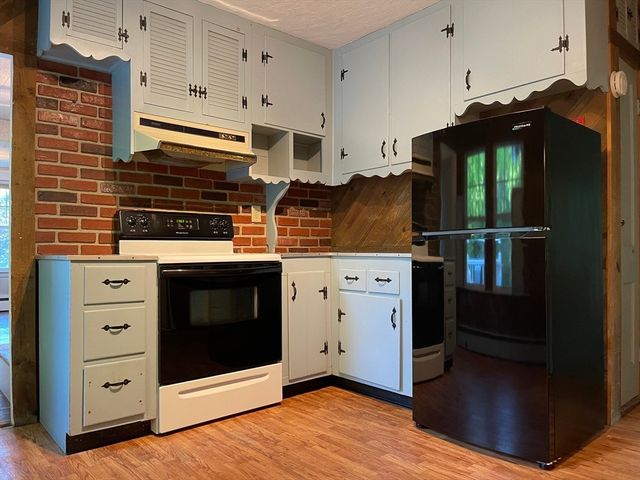 35 Iowa St, Worcester, MA 01602