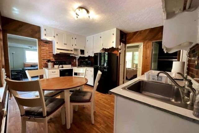 35 Iowa St, Worcester, MA 01602